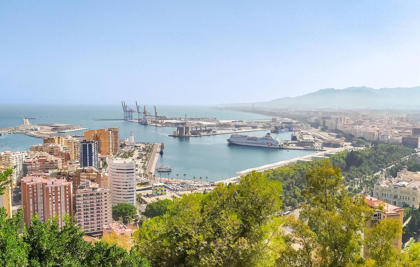 Apartamento vacacional entero, Acogedor apartamento con terraza y aire acondicionado cerca del centro de la ciudad in Málaga, Costa Del Sol