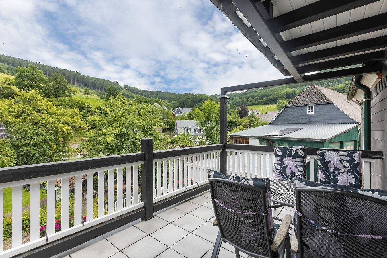 Ganze Wohnung, Ferienwohnung Dorfblick mit großem Balkon und einem wunderschönen Ausblick in Lennestadt, Sauerland