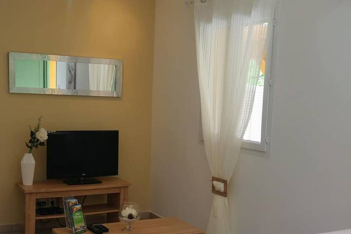 Appartamento intero, Gîte3-*** air-conditioning-wifi-heated pool- 2 bedrooms- river 1mn- beach5min- Pétanque in Galeria, Parco naturale regionale della Corsica