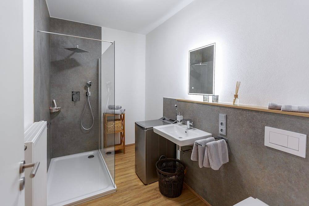 Ganze Wohnung, ★ Design Fewo in Moselnähe ★ Waschmaschine ★ Dachterrasse★Netflix★Jarody Hosting in Senheim, Cochem-Zell