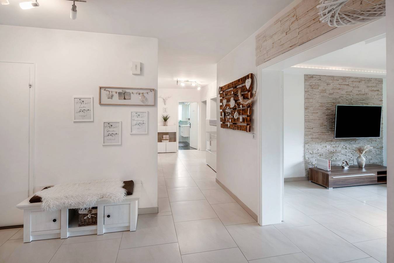 Ganze Wohnung, Apartment „Wohnung Zum Naturblick Plettenberg“ mit Bergblick, Balkon und Wlan in Plettenberg, Märkischer Kreis