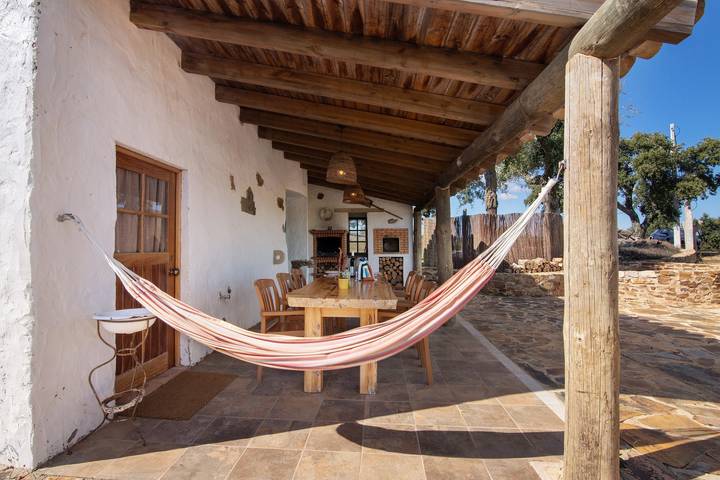 Location de vacances pour 3 personnes, avec jardin dans Salir - 4