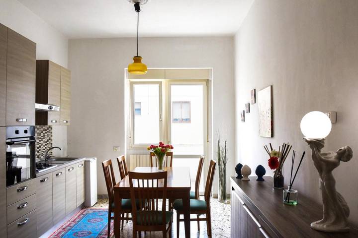 Appartamento intero, Appartamento 'Katospedi House' con balcone, Wi-Fi e aria condizionata in Lecce, Provincia di Lecce