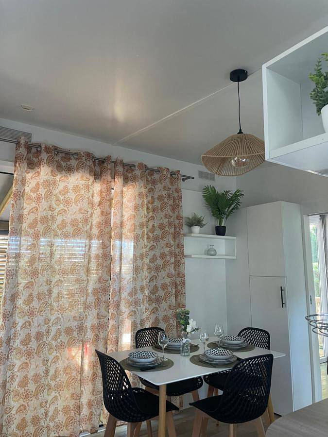 Camping pour 4 personnes, avec bassin pour enfant et jacuzzi ainsi que jardin et piscine à Royan - 4