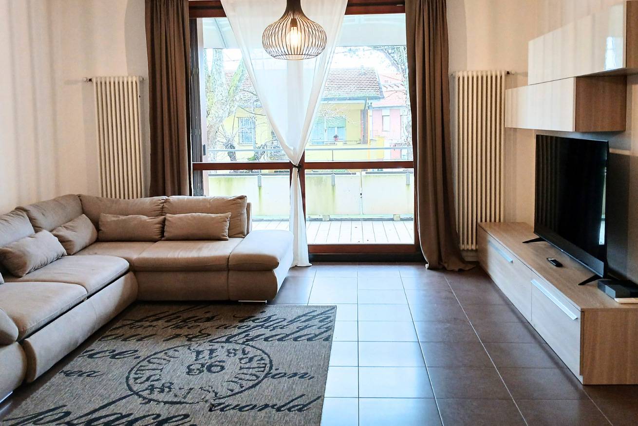 Ganze Wohnung, Cn037 - Cesenatico, elegant three-room apartment with balcony and garage in Cesenatico, Forlì-Cesena Provinz