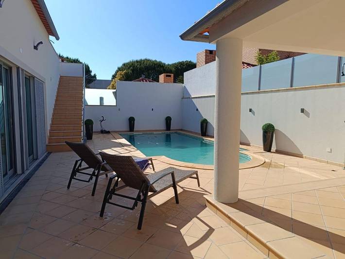 Casa de férias para 7 pessoas, com piscina e jardim em Torreira