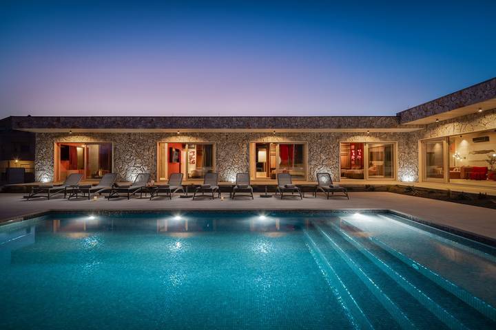 Contemporary Villa Fantazija – A Luxurious Retreat in Dicmo in Dalmatinisches Zagora