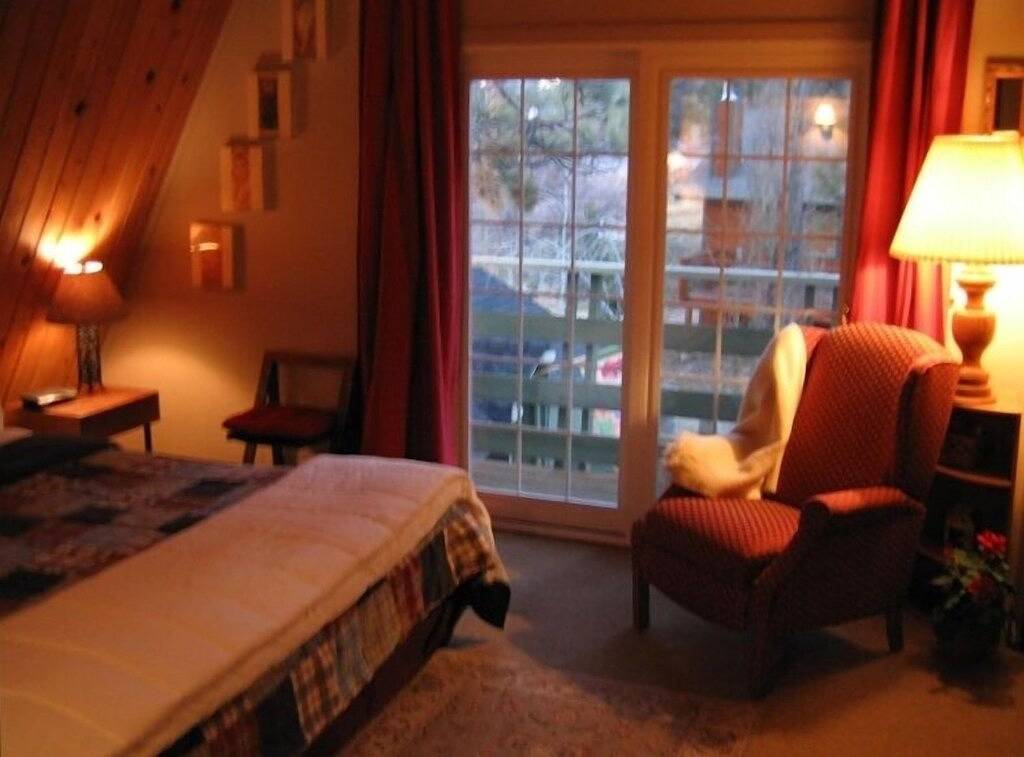 Moonridge Spa Cabin-Nahe Angeln, Golf, Berge, Biking, Zoo, und See in Moonridge, Big Bear Lake