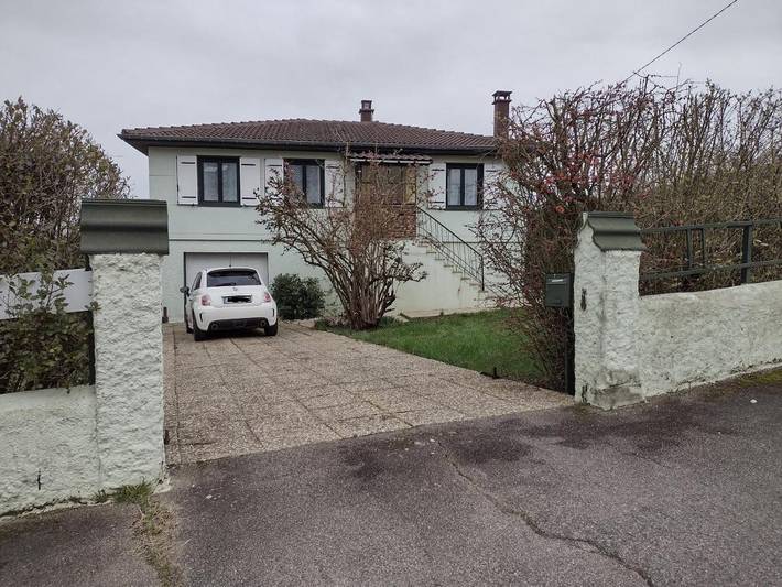 Maison de campagne pour 2 personnes, avec terrasse ainsi que vue et jardin dans Montois-la-Montagne