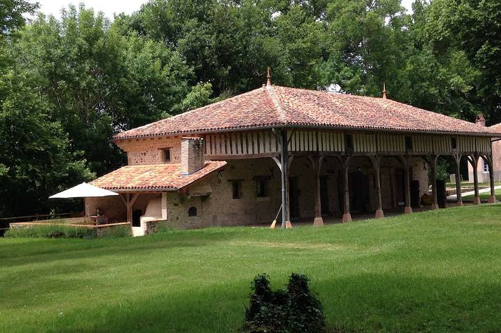 Location de vacances pour 10 personnes, avec Terrasse ainsi que Jardin et Piscine à Arjuzanx
