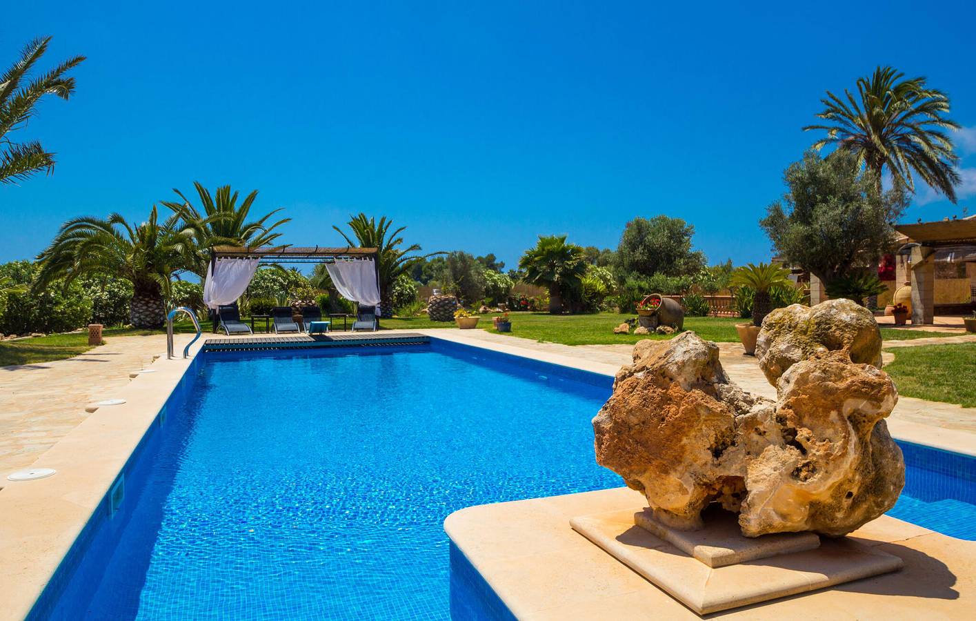 Appartement ensoleillé avec piscine, cuisine et WiFi, 1.5km de Playa de Ses Covetes in Es Trenc, Campos