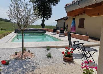 Gîte pour 4 personnes, avec piscine ainsi que terrasse et jardin à Graulhet