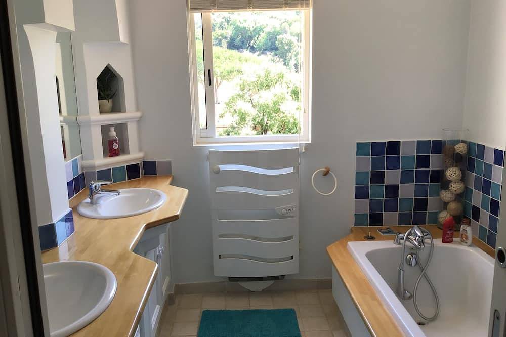 Villa spacieuse vue mer avec piscine à débordement in Cavalière, Le Lavandou