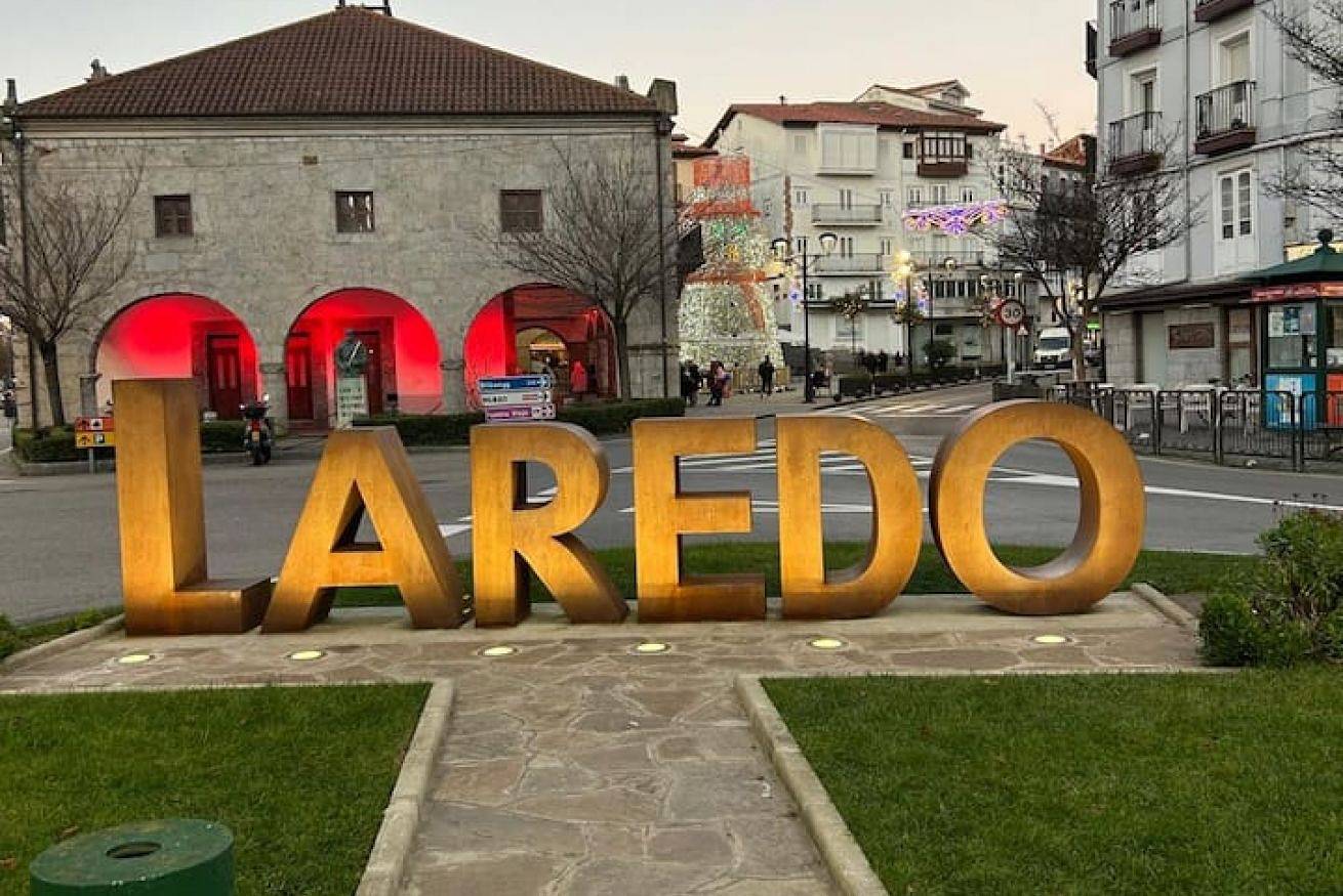 Apartamento entero, Apartamento frente al mar con vistas al agua, Wi-Fi y cocina completa in Laredo, Costa de Cantabria