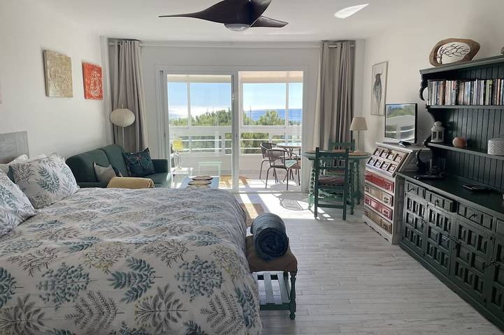 Entire apartment, Beautiful coastline in Las Chapas, Marbella