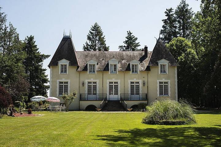 Location de vacances pour 12 personnes, avec balcon et jardin à Saint-Martin-des-Champs (Yonne)
