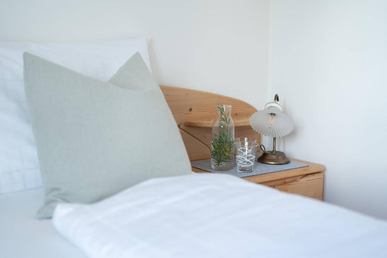 Apartamento entero, Apartment 'Freiblick Groß' with Mountain View, Shared Terrace and Wi-Fi in Marling, Ortler Alps