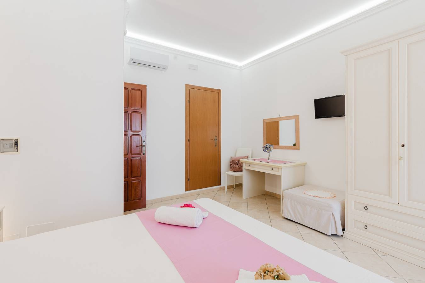 Chambre d'hôtes 'Le Ortensie Rosa' avec terrasse partagée, Wi-Fi et climatisation in Spiaggia Attrezzata per disabili, San Vito Lo Capo