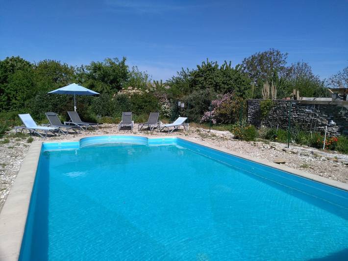 Gîte pour 7 personnes, avec jardin dans La Devise