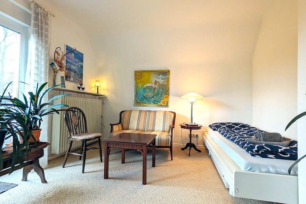 Ganze Wohnung, 80m² Monteurwohnung mit 3 Schlafzimmern für 1-3 Personen in Ahrensburg, Kreis Stormarn