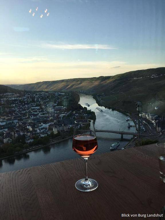 Ferienwohnung für 4 Personen, mit Garten und Sauna sowie Ausblick, mit Haustier in Burgen (bei Bernkastel-Kues)