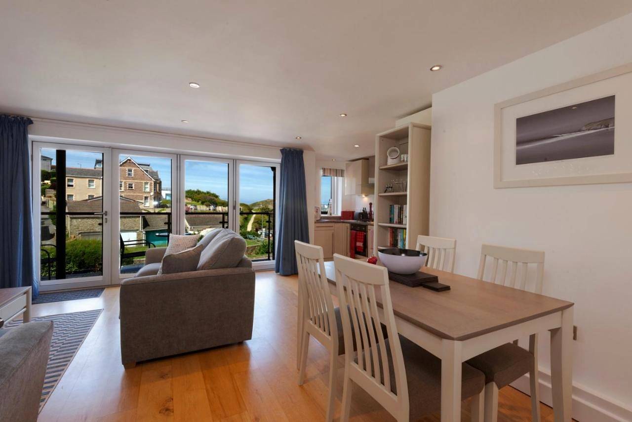 Entire apartment, Holiday apartment for 4 people with balcony in Porth, Newquay