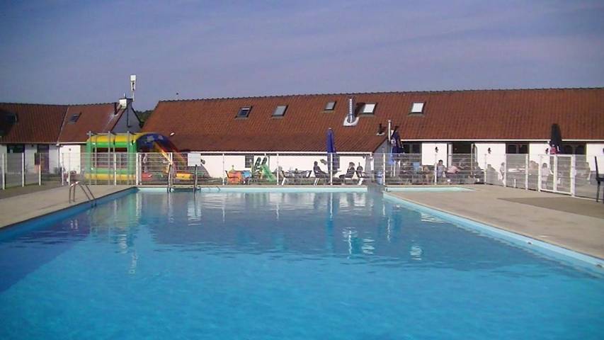 Vakantiepark voor 4 personen, with Terras and Tuin as well as Zwembad and Uitzicht aan de Belgische Kust