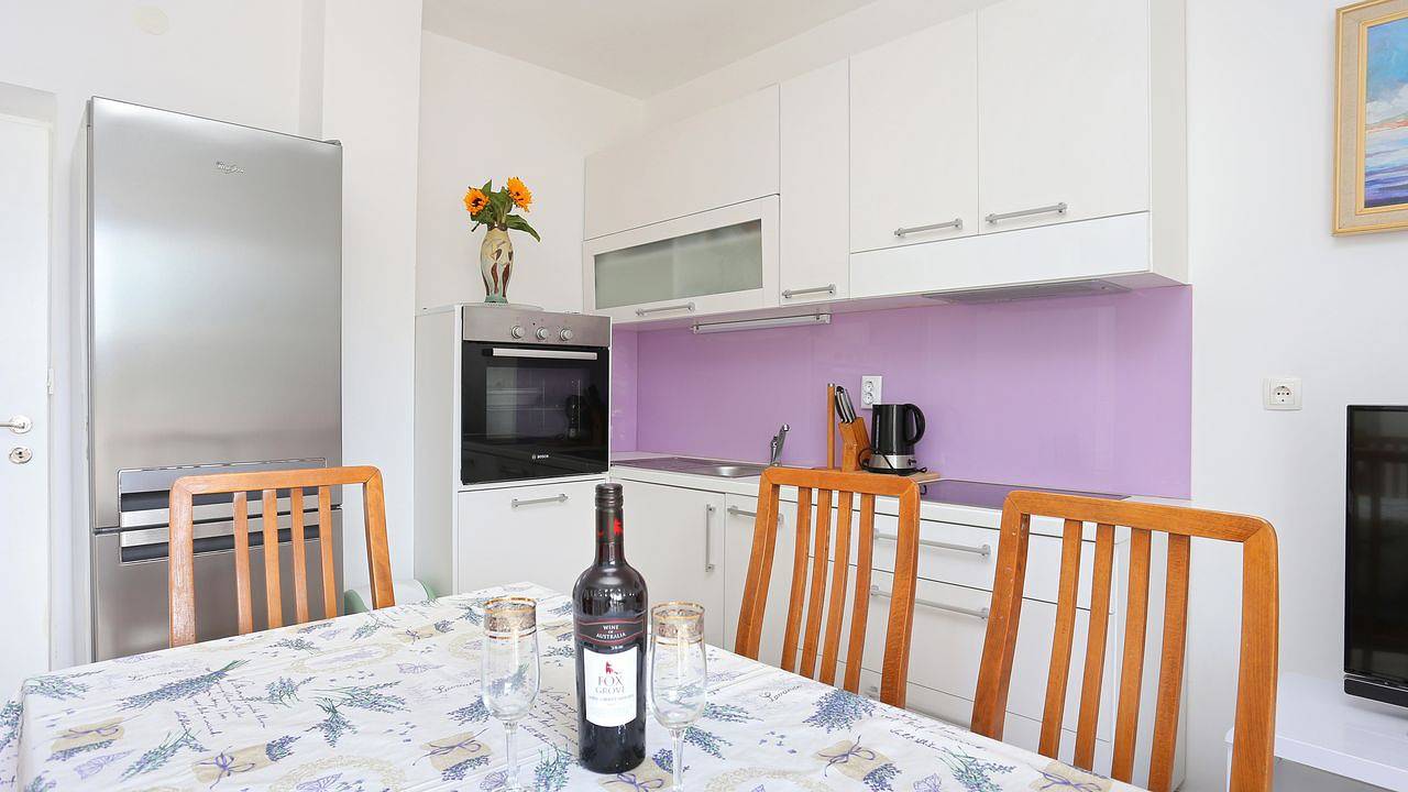 Ganze Ferienwohnung, Ferienwohnung für 6 Personen (56 m²) in Ražanj in Razanj, Šibenik-Knin