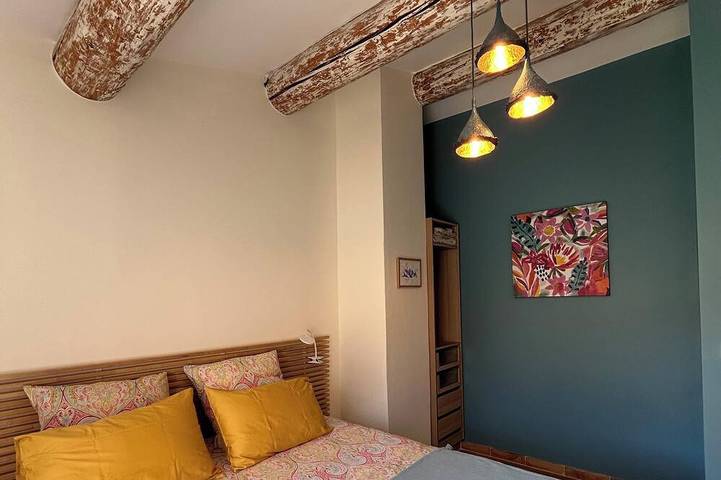 Cascade Room, private bathroom, pool, at the foot of Mont Ventoux in Saint-Didier, Parc naturel régional du Mont-Ventoux