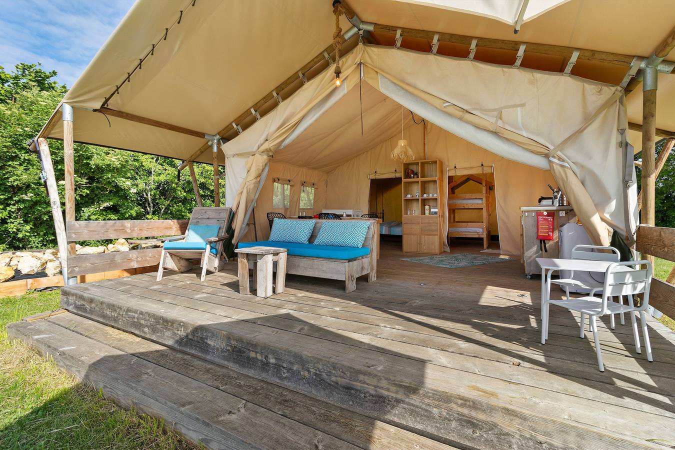 Tente Safari Prestige avec Climatisation, Piscine Partagée, Terrasse Privée et Wi-Fi in Paulin, Périgord Noir
