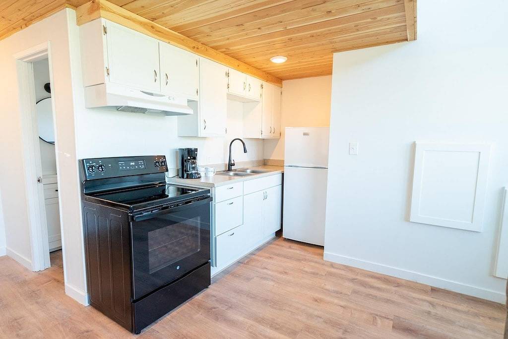 Cozy Chalet in Ocean Shores located within steps from the beach in Ocean Shores Beach, Ocean Shores