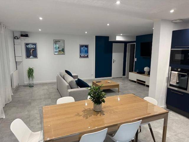 Location de vacances pour 4 personnes, avec jardin à Abrest