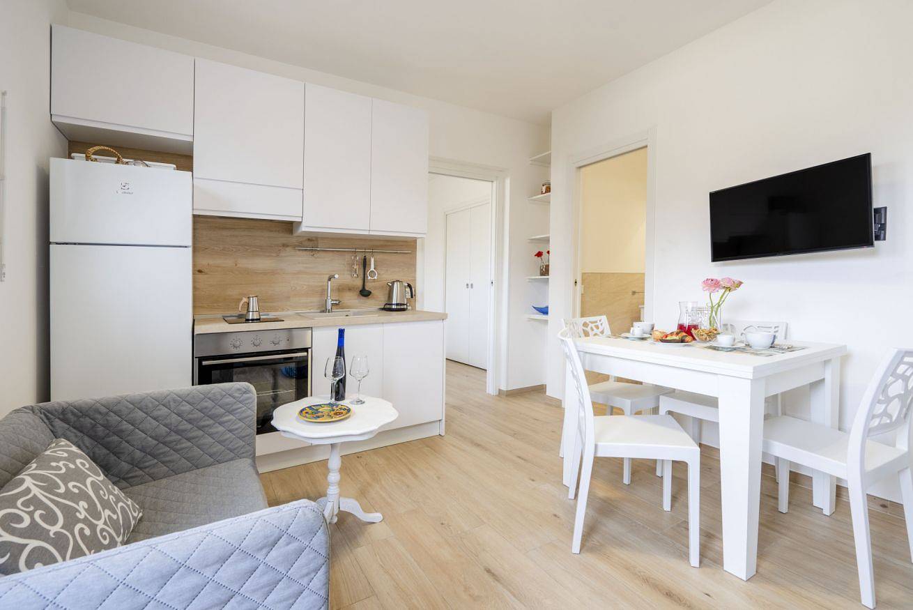 Apartamento inteiro, Ida's Garden Apartment with parking in Monopoli, Bari (província)