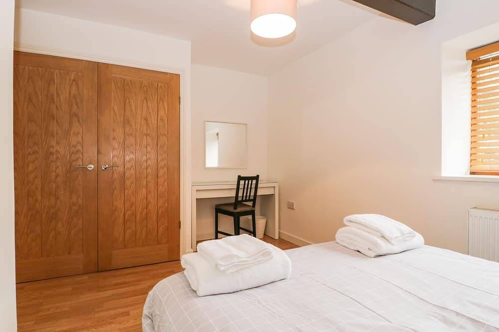 Coach House, family friendly, character holiday cottage in Arnside in Arnside, Lake District