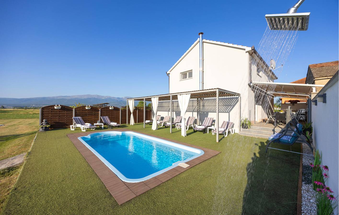 Charmante Ferienwohnung mit Pool und Terrasse in der Nähe des Flusses Cetina in Dalmatinisches Zagora