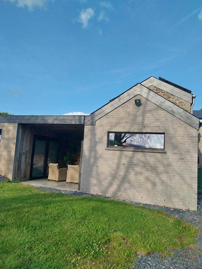 Location de vacances pour 3 personnes, avec Jacuzzi ainsi que Terrasse et Jardin dans Rogery