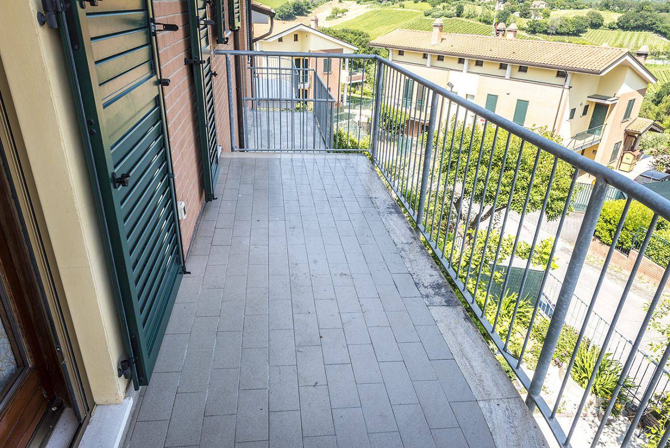 Geheel appartement, Vakantieappartement voor 4 personen met balkon/terras in Camerano, Riviera del Conero
