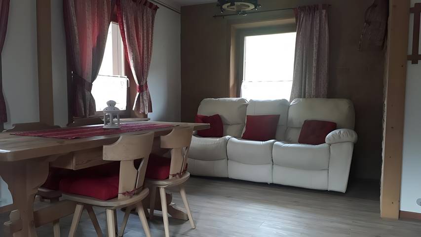 Appartamento intero, Appartamento 'Chalet Pace' con vista sulle montagne, Wi-Fi e aria condizionata in Livigno (Borgo), Livigno