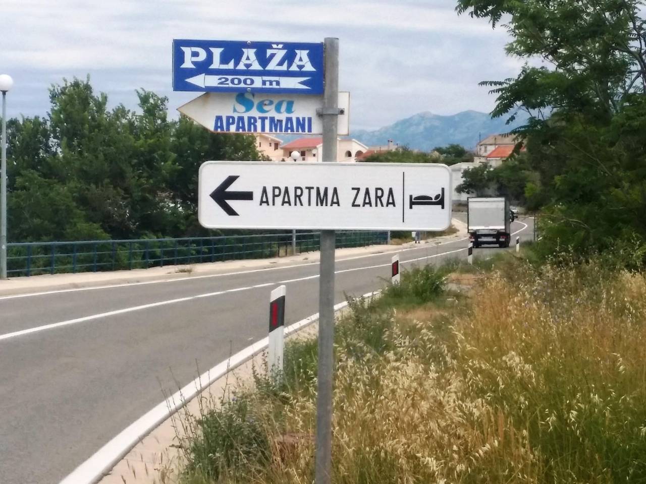 Ganze Wohnung, "Zara" mit Blick auf das Wasser in Rtina, Zadar