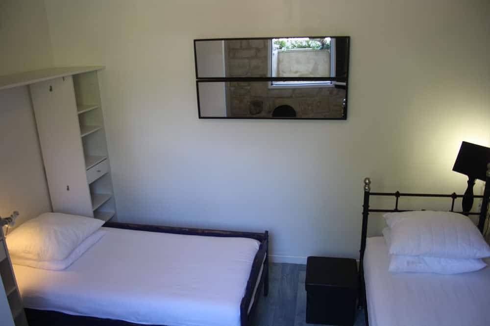 Appartement entier, Gîte indépendant-jardin permacole-proche de mn en train de Paris in Saint-Leu-d'Esserent, Oise