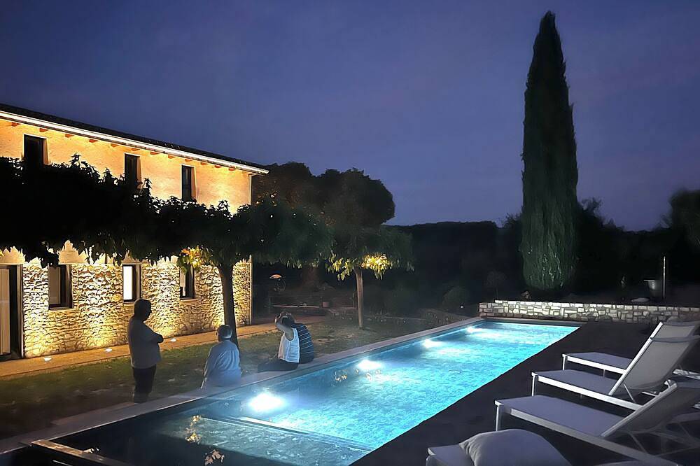 Maison avec piscine, jardin et vue sur le village historique du Crestet in Crestet, Parc naturel régional du Mont-Ventoux