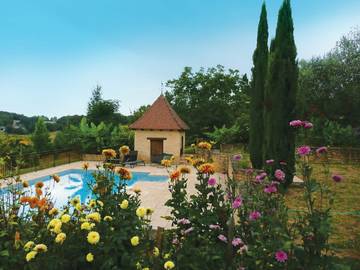 Gîte pour 4 personnes, avec jardin ainsi que piscine et terrasse à Bars