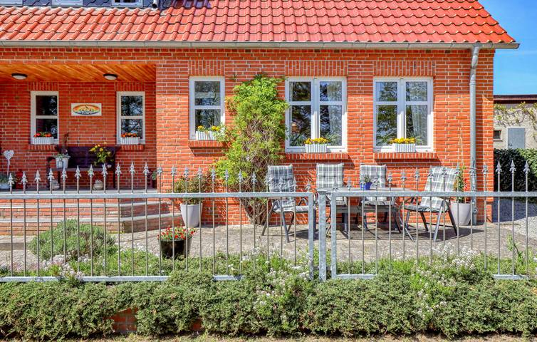 Ganze Ferienwohnung, Lakeside Retreat with Terrace, Parking - 1.5km to Großer Fürstenseer See in Wokuhl-Dabelow, Mecklenburg-Strelitz