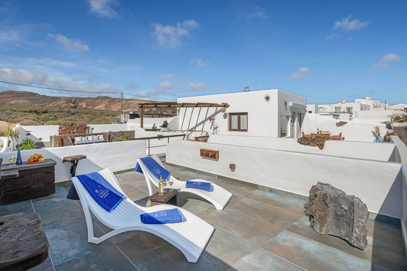 Ganze Wohnung, Ferienwohnung 'Salitre' mit Meerblick, Wlan und Klimaanlage in Punta de las Mujeres, Haría