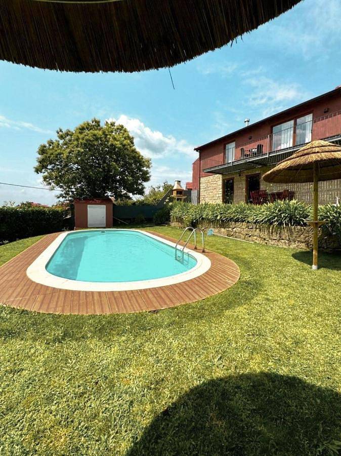 Casa de férias para 10 pessoas, com vista e piscina e ainda jardim em Cinfães
