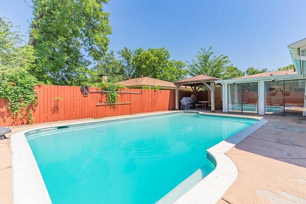 Serene 5Br/2B Home with Pool, Hot Tub & Fire Pit in Irving, Dallas County