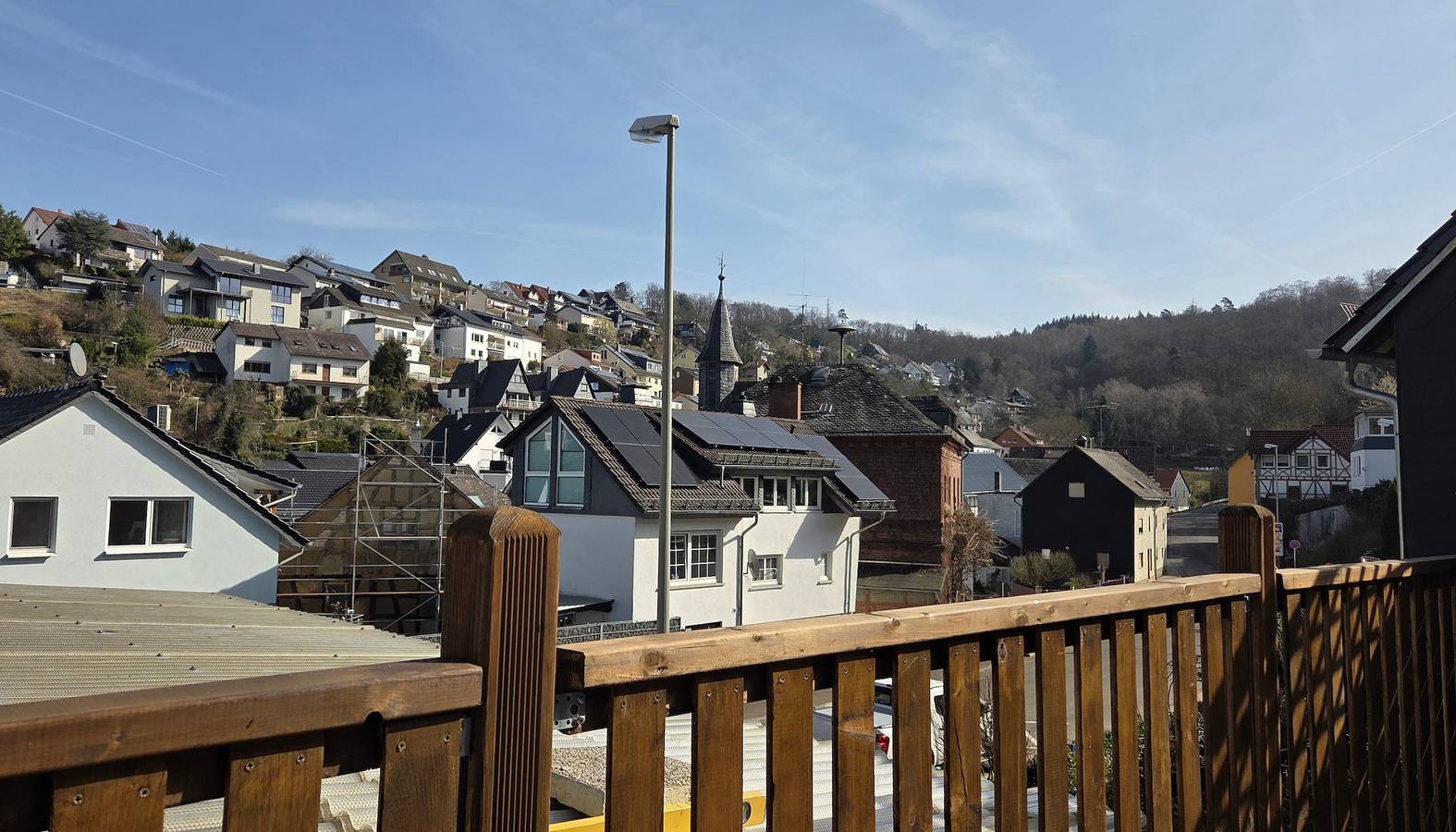 Ganze Wohnung, Ferienwohnung im Grünen mit Bergblick, privater Terrasse und Wlan in Bad Schwalbach, Rheingau-Taunus-Kreis