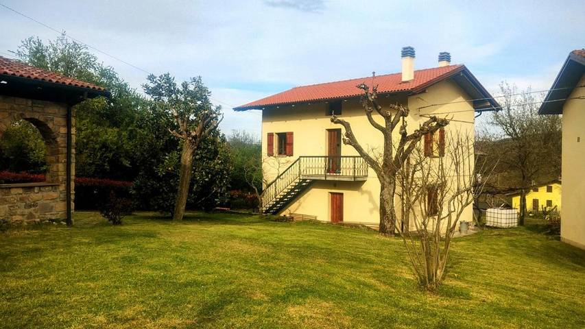 Gîte pour 4 personnes, avec Balcon et Terrasse ainsi que Jardin et Vue à Camugnano