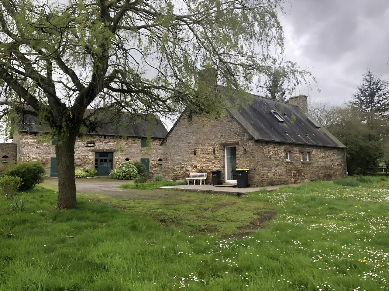 Gîte de la Ferme du Tilleul – Authentic Breton Stone House in the Countryside in La Chapelle-Janson, Fougères-Vitré