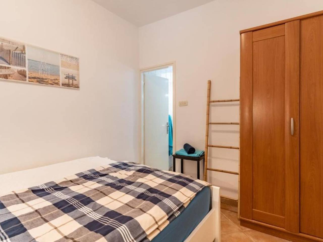 Ganze Wohnung, Two Bedroom Apartment With Terrace And Garden View in Novalja, Pag